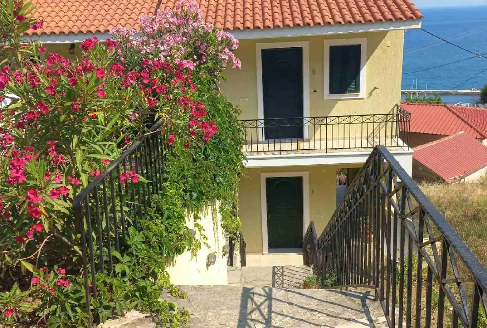 Giannatos' Studios - Makis Poros  Grecia